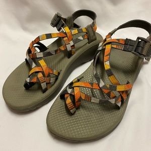 Size 8 Chaco Cloud with Toe Straps